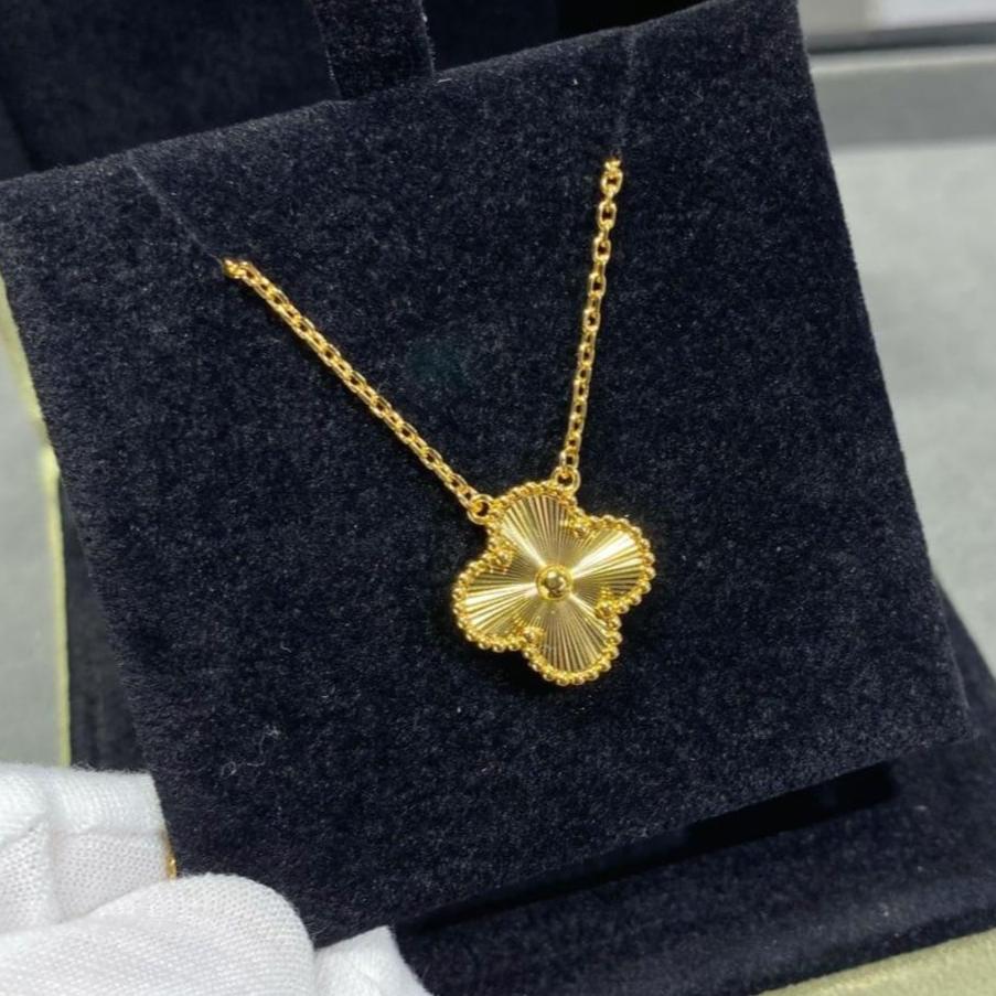 18K Celestial Vintage Alhambra Pendant Clover Necklace