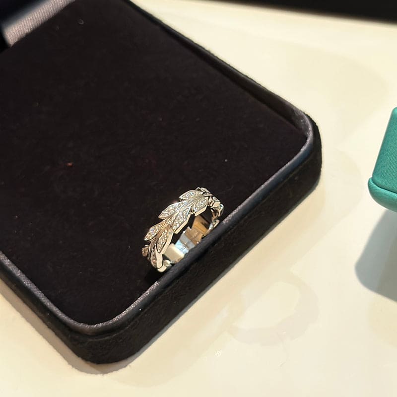 18K Celestial T Victoria Vine Ring