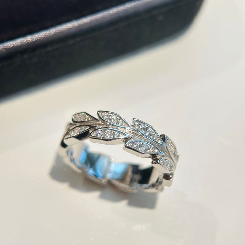 18K Celestial White Gold Victoria Vine Ring