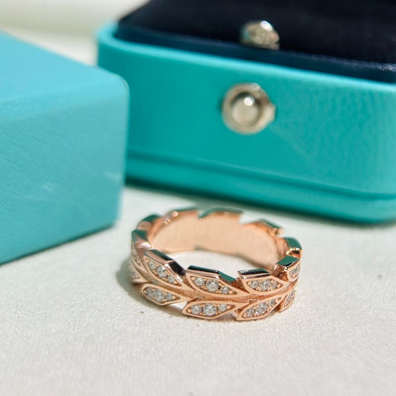 18K Celestial T Victoria Vine Ring