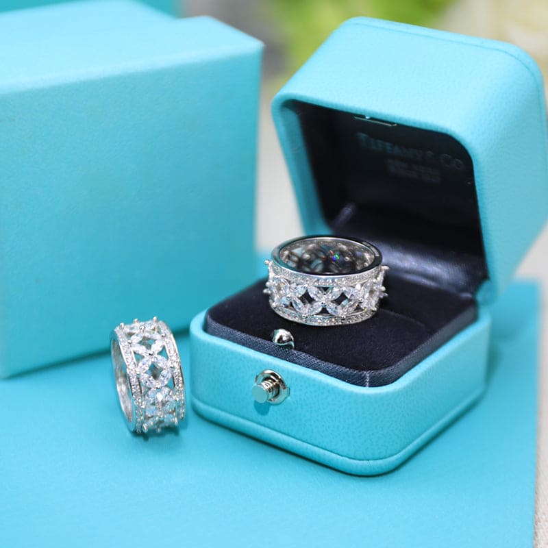 18K Celestial T Victoria  Ring