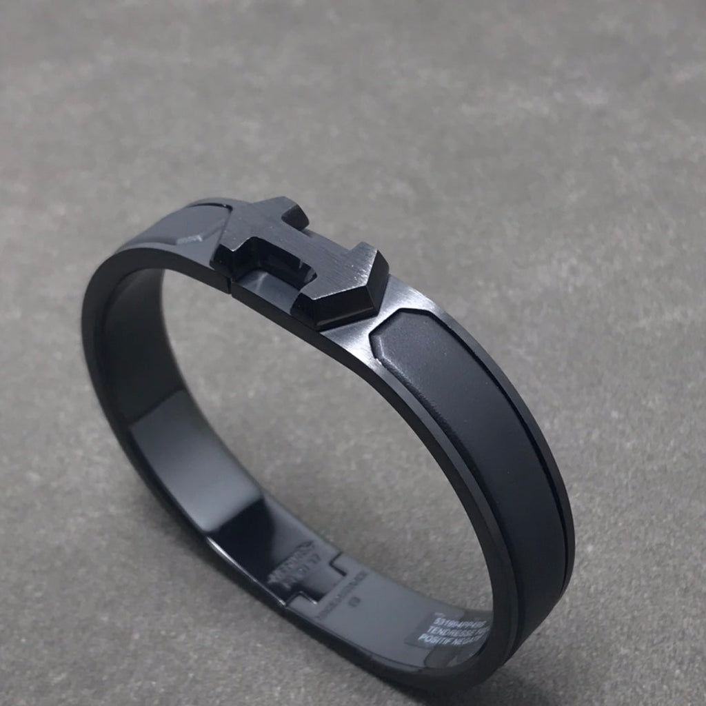 18K Celestial Super H Black Bracelet