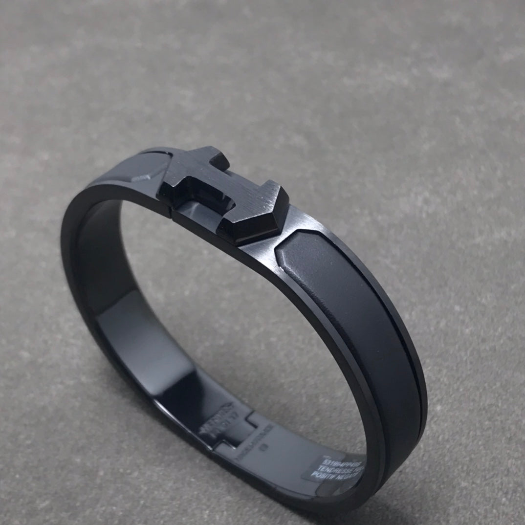 18K Celestial Super H Black Bracelet