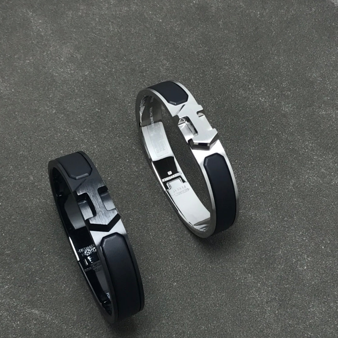 18K Celestial Super H Black Bracelet