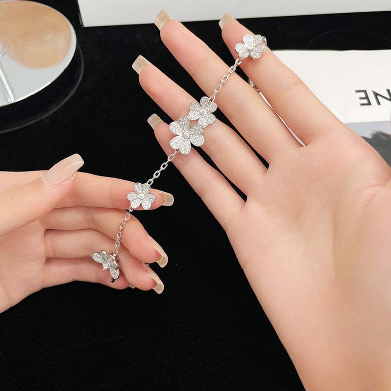 18K Celestial Frivole Diamonds Clover Bracelet