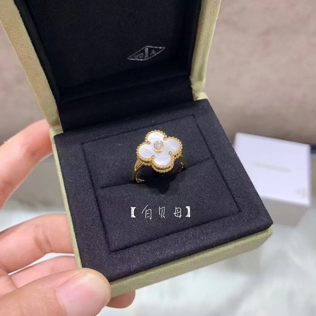18K Celestial Vintage Alhambra Pearl Ring