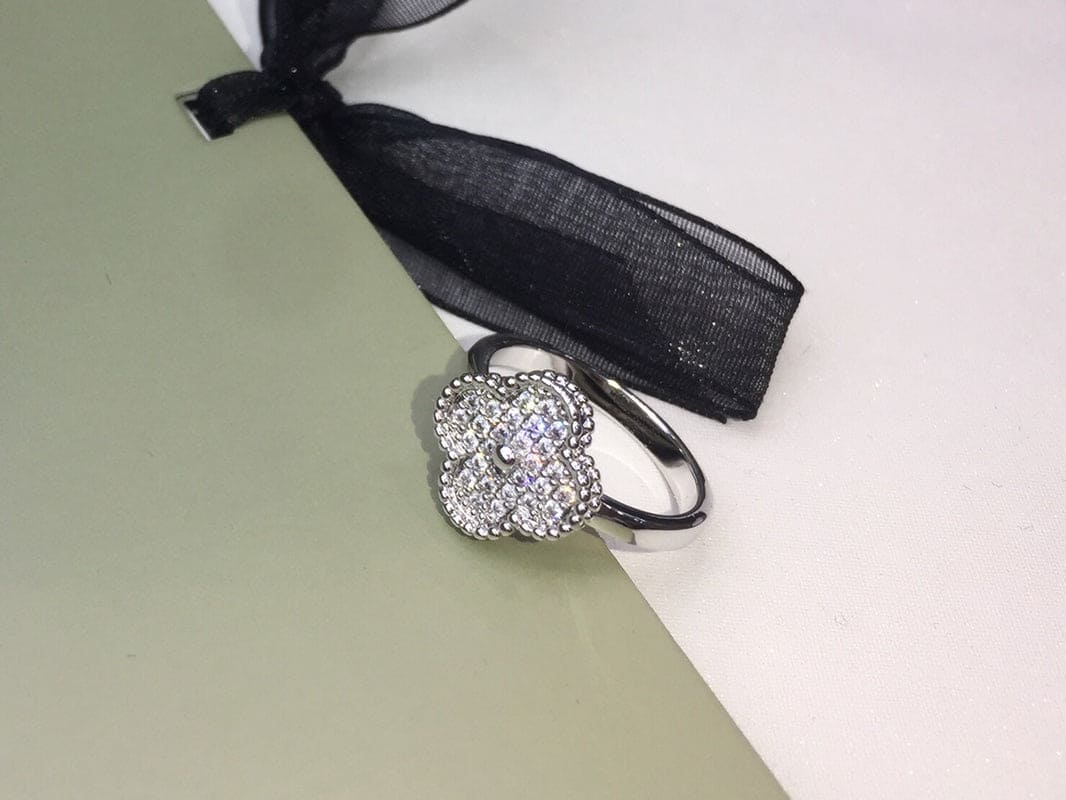 18K Celestial Vintage Alhambra Diamonds Ring