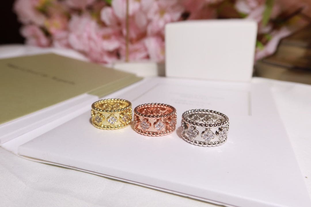 18K Celestial Perl̩e Clovers Ring