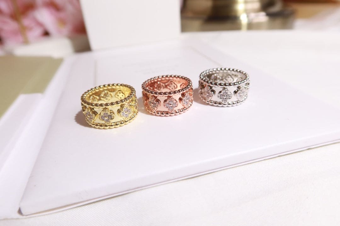 18K Celestial Perl̩e Clovers Ring