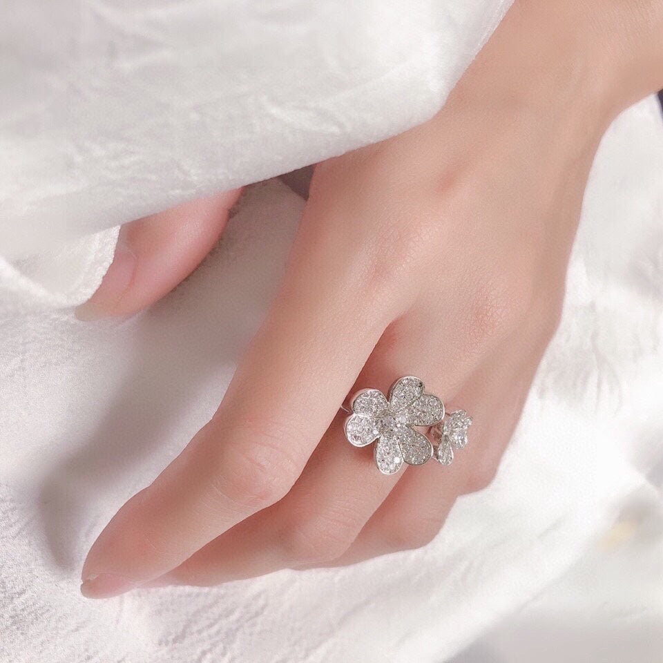 18K Celestial Frivole Between the Finger Ring