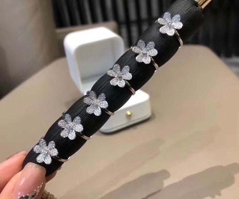 18K Celestial Frivole Ring