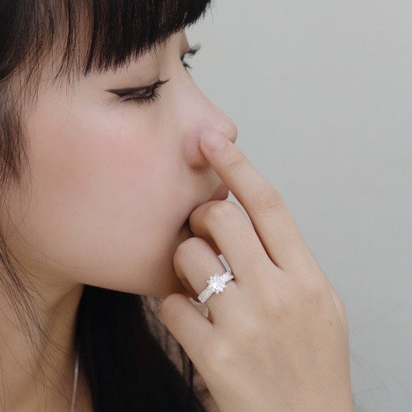 ELVORIA 6mm Moissanite Flower Ring GRA ELVDA07– Platinum Plated 925 Sterling Silver