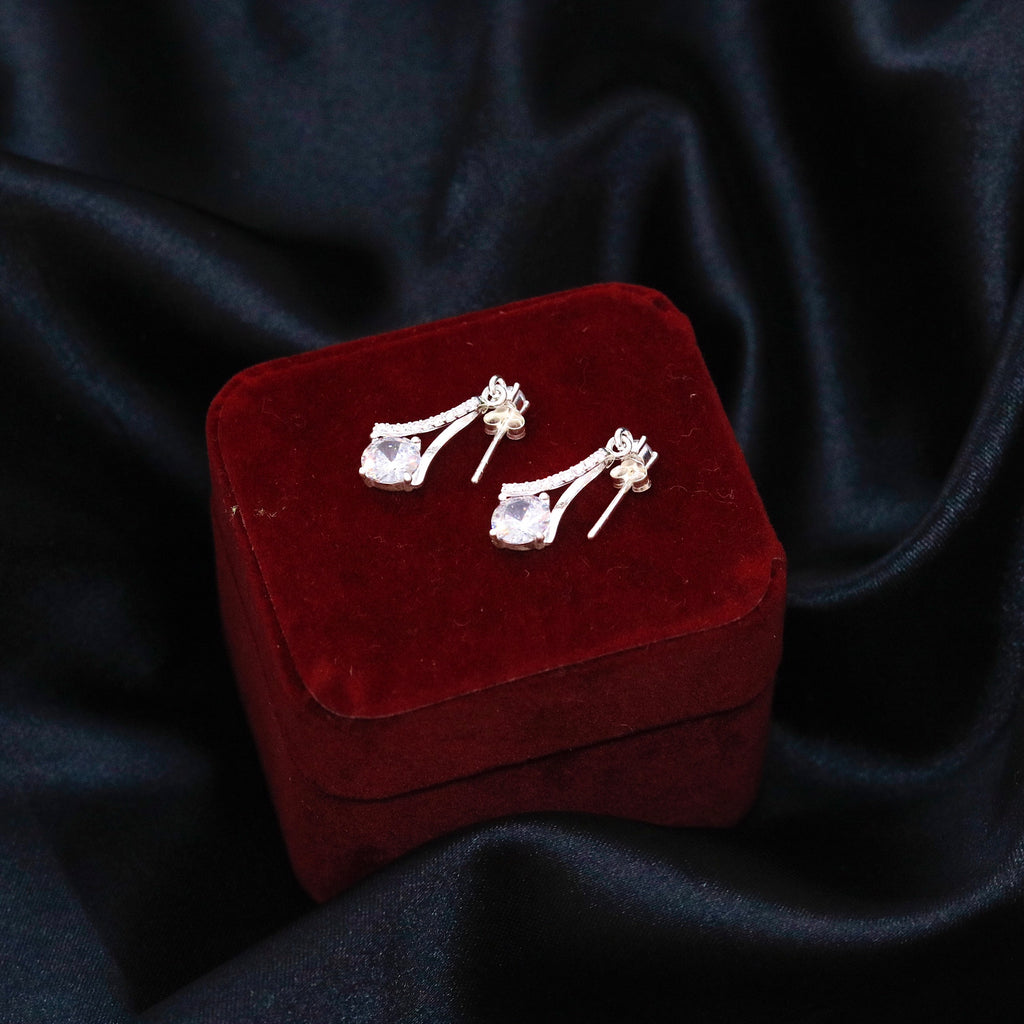 ELVORIA Pear Moissanite Stud Earrings 6mm – Platinum Plated 925 Sterling Silver (GRA Certified)