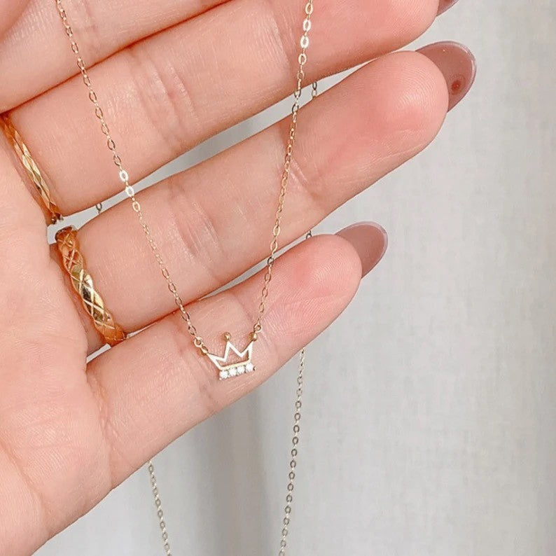 ELVORIA 18K Gold Plated Crown Necklace – 925 Sterling Silver