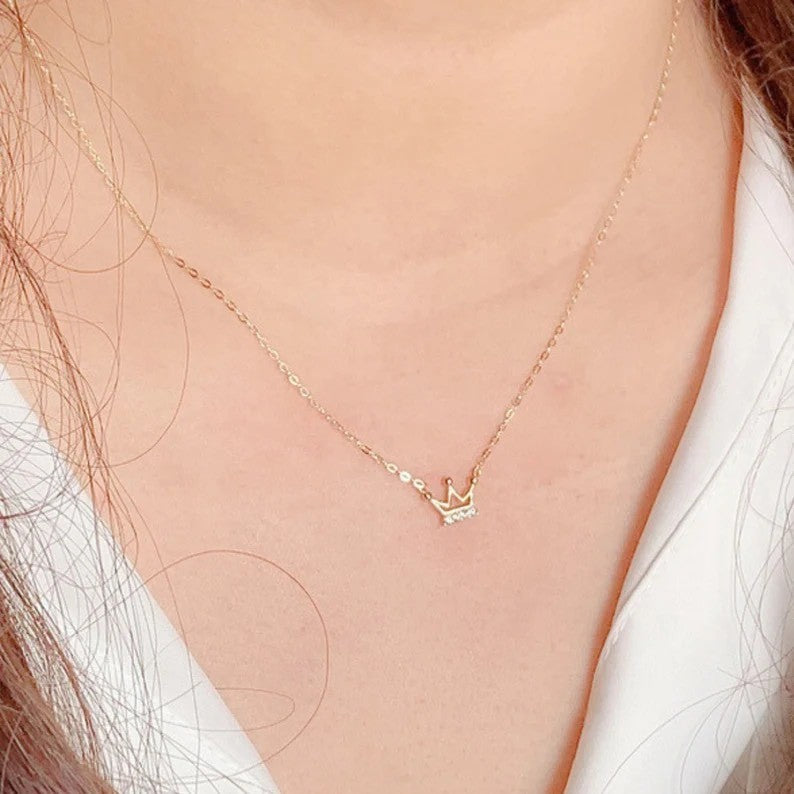 ELVORIA 18K Gold Plated Crown Necklace – 925 Sterling Silver
