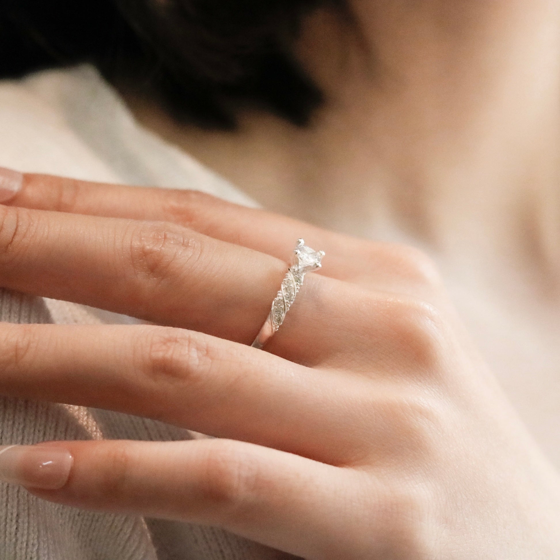 ELVORIA 5mm Moissanite Ring GRA ELVDA59 – Platinum Plated 925 Sterling Silver