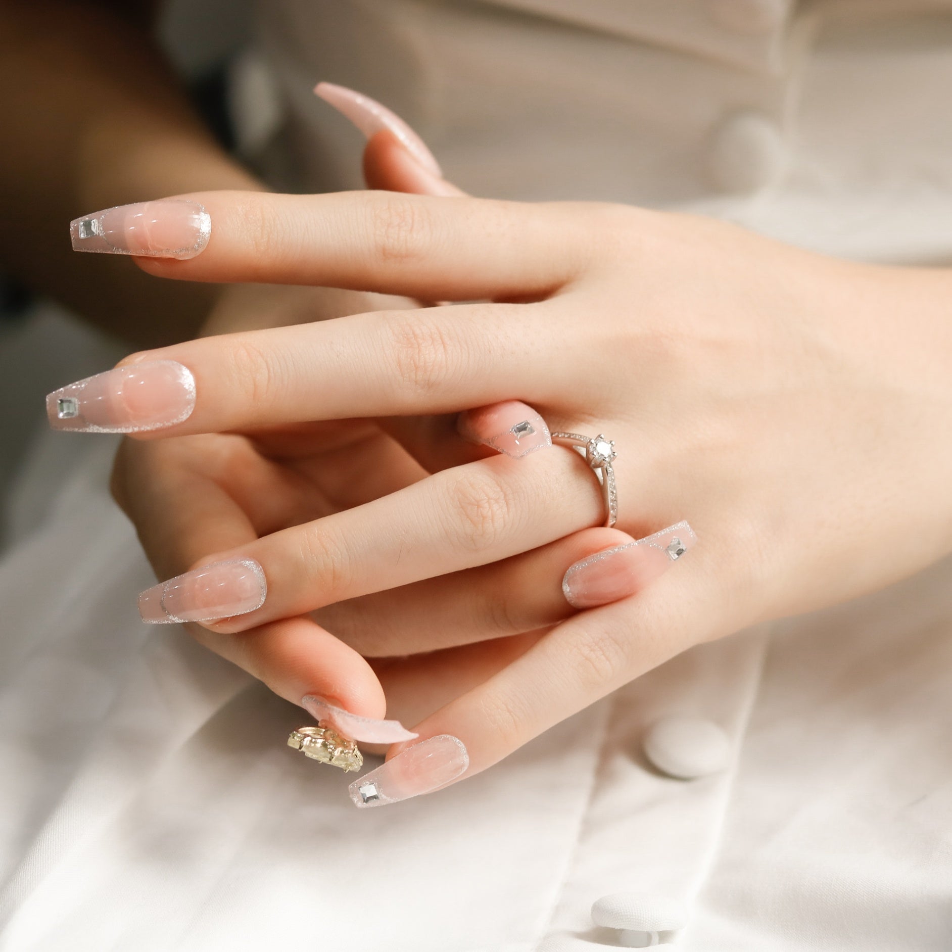 ELVORIA 4mm Moissanite Ring GRA ELVDA90 – Platinum Plated 925 Sterling Silver (Adjustable)