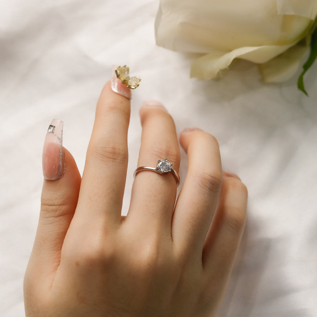 ELVORIA 5.5mm Moissanite Ring GRA ELVDA92 – Platinum Plated 925 Sterling Silver (Adjustable)