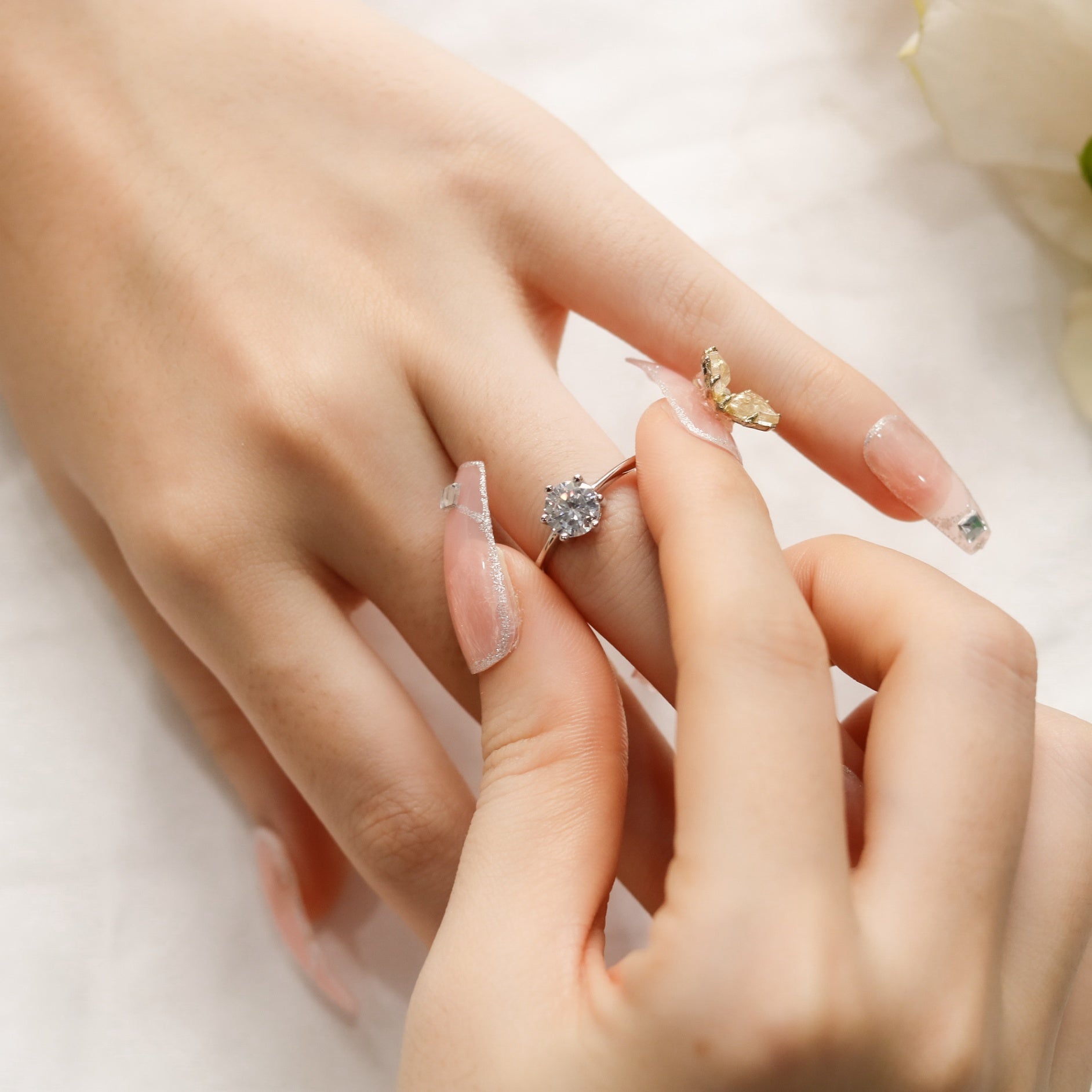 ELVORIA 6.5mm Moissanite Ring GRA ELVDA93 – Platinum Plated 925 Sterling Silver (Adjustable)