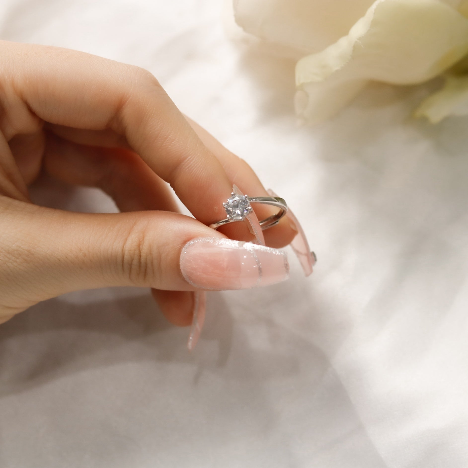 ELVORIA 5.5mm Moissanite Ring GRA ELVDA92 – Platinum Plated 925 Sterling Silver (Adjustable)