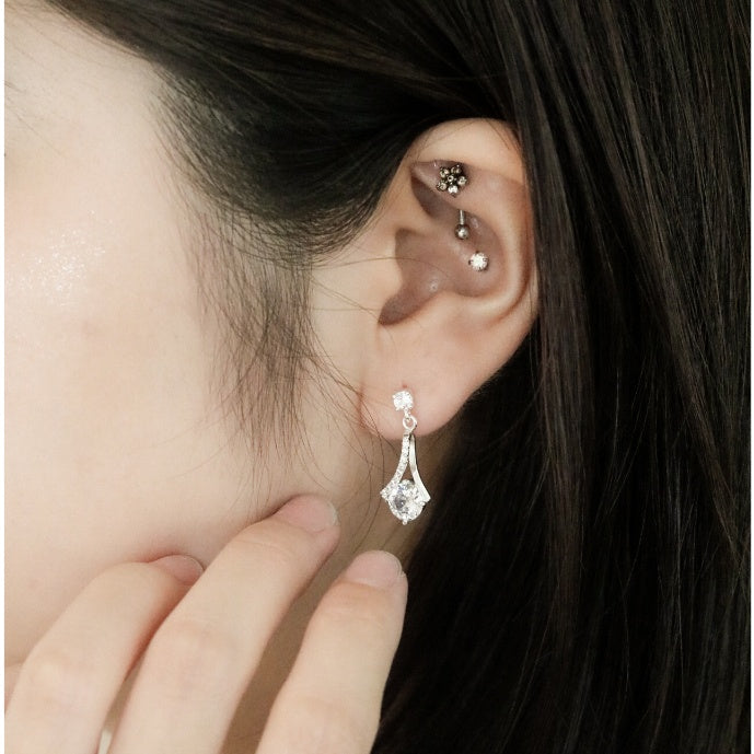 ELVORIA Pear Moissanite Stud Earrings 6mm – Platinum Plated 925 Sterling Silver (GRA Certified)