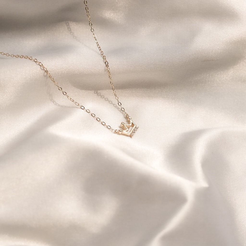 ELVORIA 18K Gold Plated Crown Necklace – 925 Sterling Silver