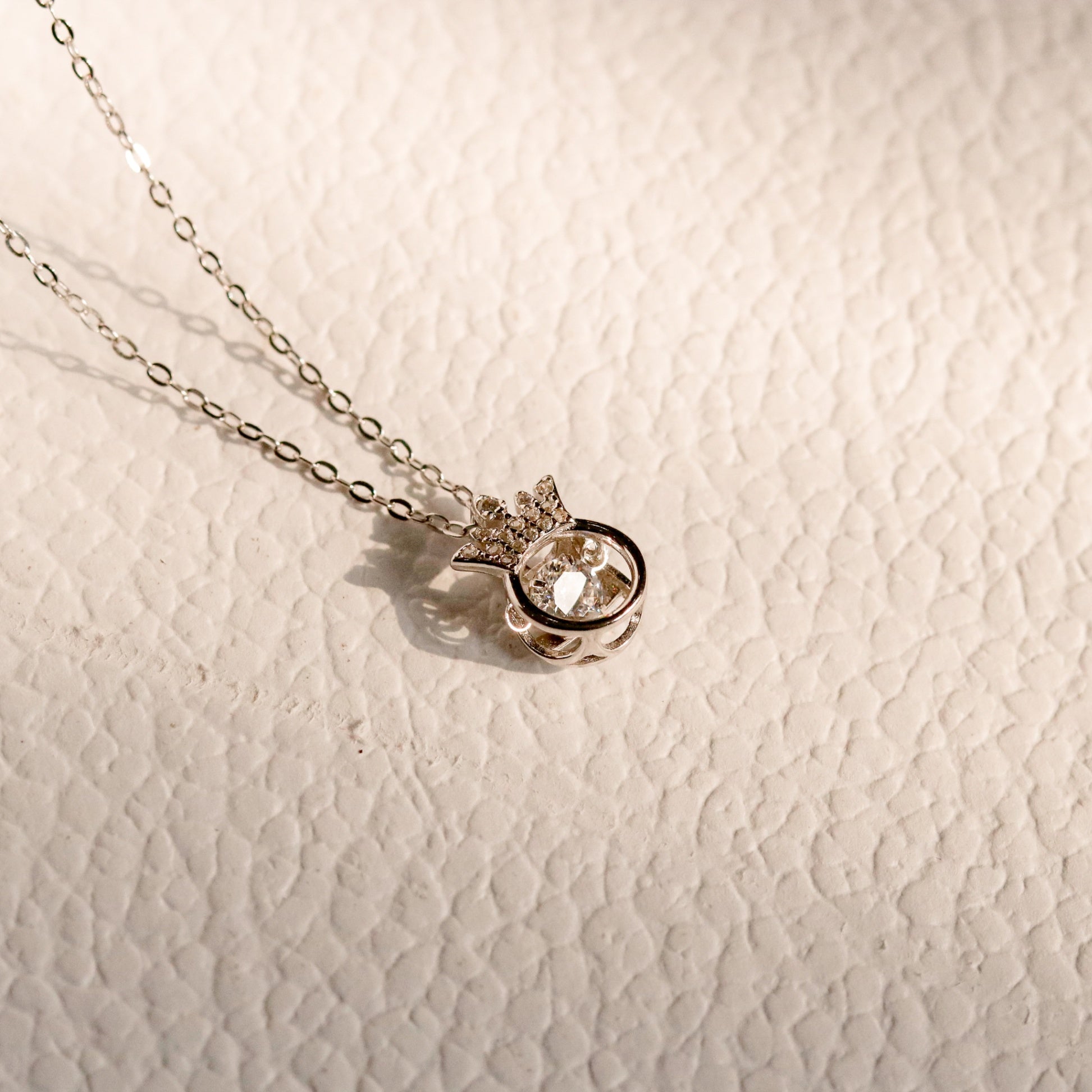 ELVORIA Tiara Dancing Stone Necklace – Platinum Plated 925 Sterling Silver