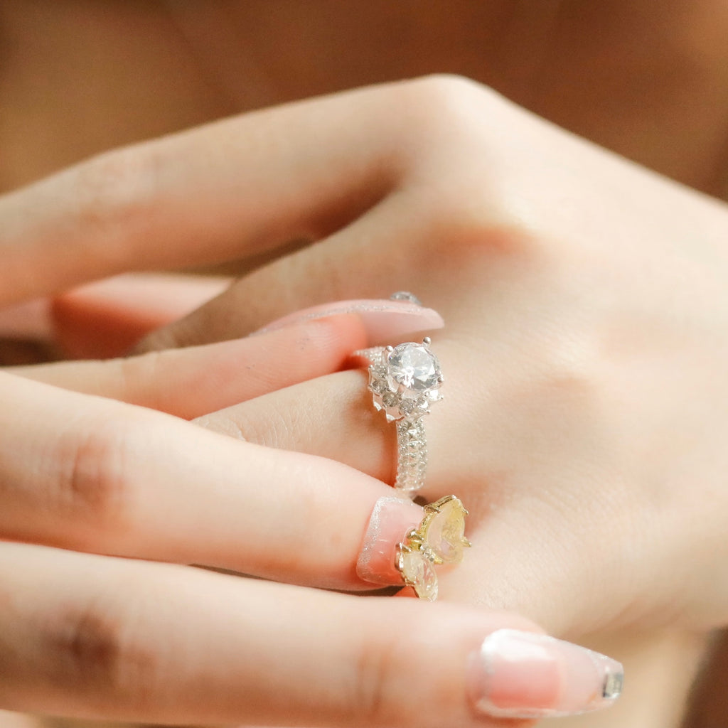 ELVORIA 5mm Moissanite Flower Ring GRA ELVDA07 – Platinum Plated 925 Sterling Silver