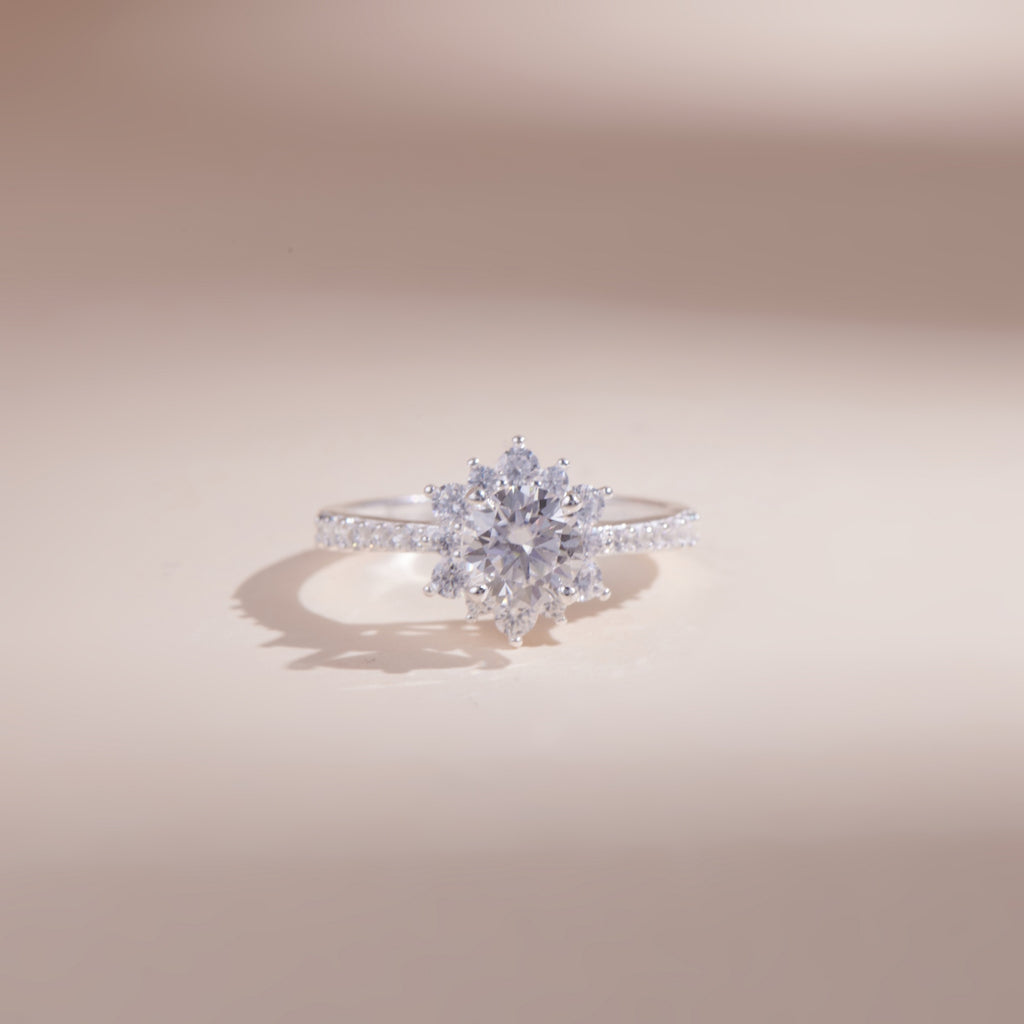 ELVORIA 5mm Moissanite Flower Ring GRA – Platinum Plated 925 Sterling Silver