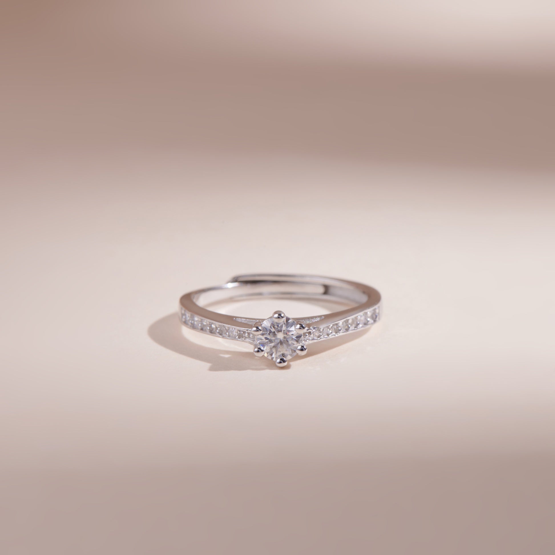 ELVORIA 4mm Moissanite Ring GRA ELVDA90 – Platinum Plated 925 Sterling Silver (Adjustable)