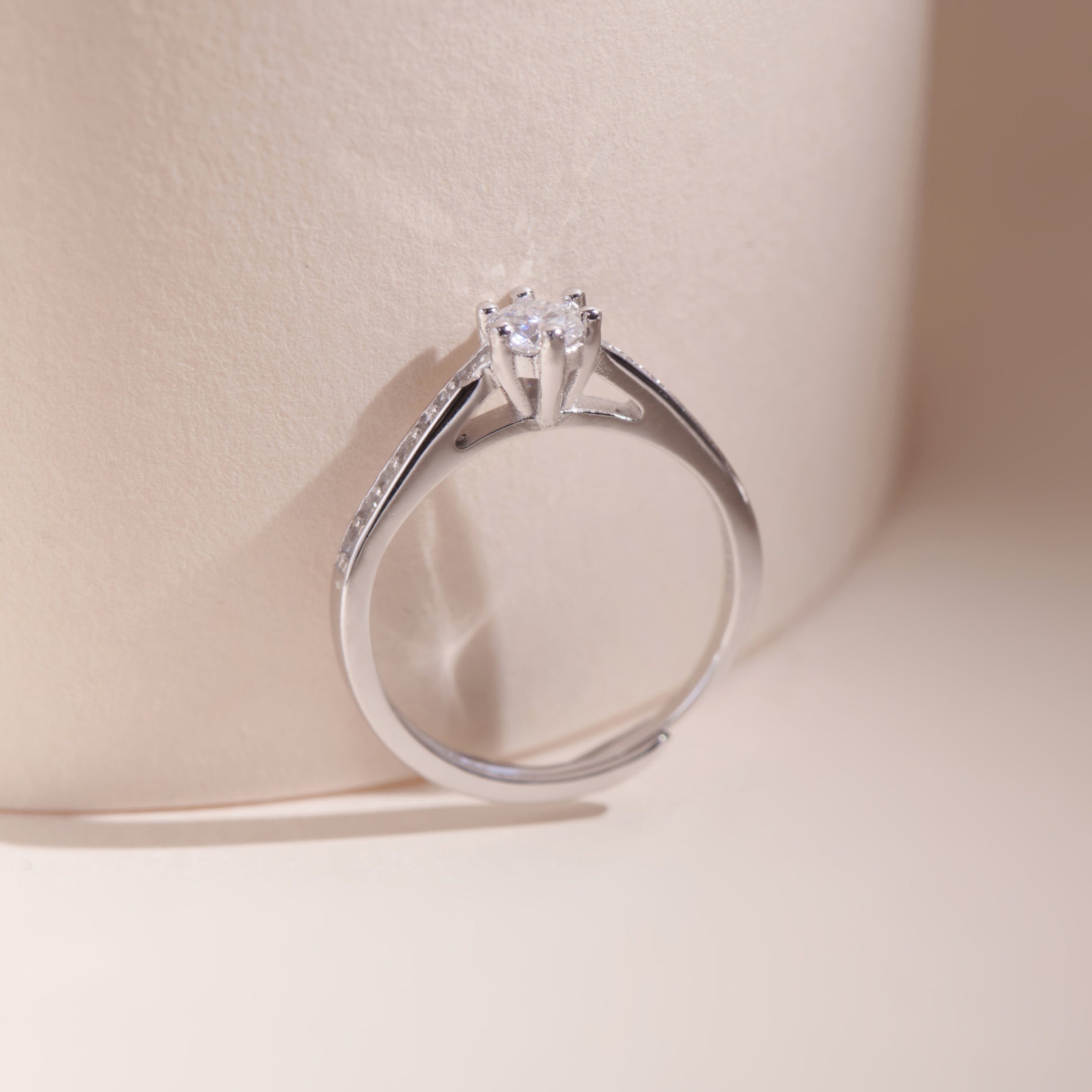 ELVORIA 4mm Moissanite Ring GRA ELVDA90 – Platinum Plated 925 Sterling Silver (Adjustable)