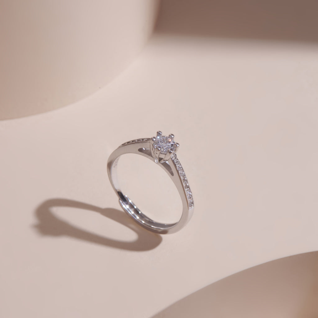 ELVORIA 4mm Moissanite Ring GRA ELVDA90 – Platinum Plated 925 Sterling Silver (Adjustable)