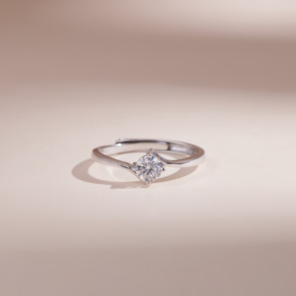 ELVORIA 4.5mm Moissanite Ring GRA ELVDA91 – Platinum Plated 925 Sterling Silver (Adjustable)