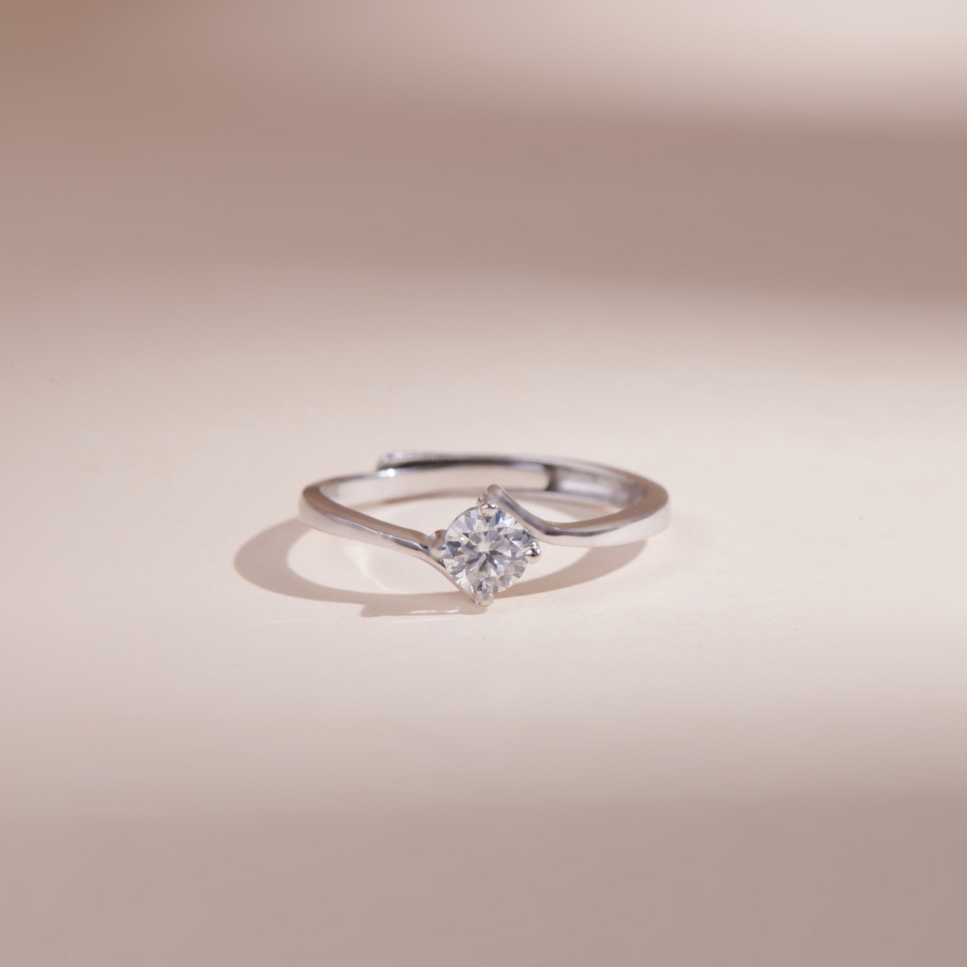 ELVORIA 4.5mm Moissanite Ring GRA ELVDA91 – Platinum Plated 925 Sterling Silver (Adjustable)