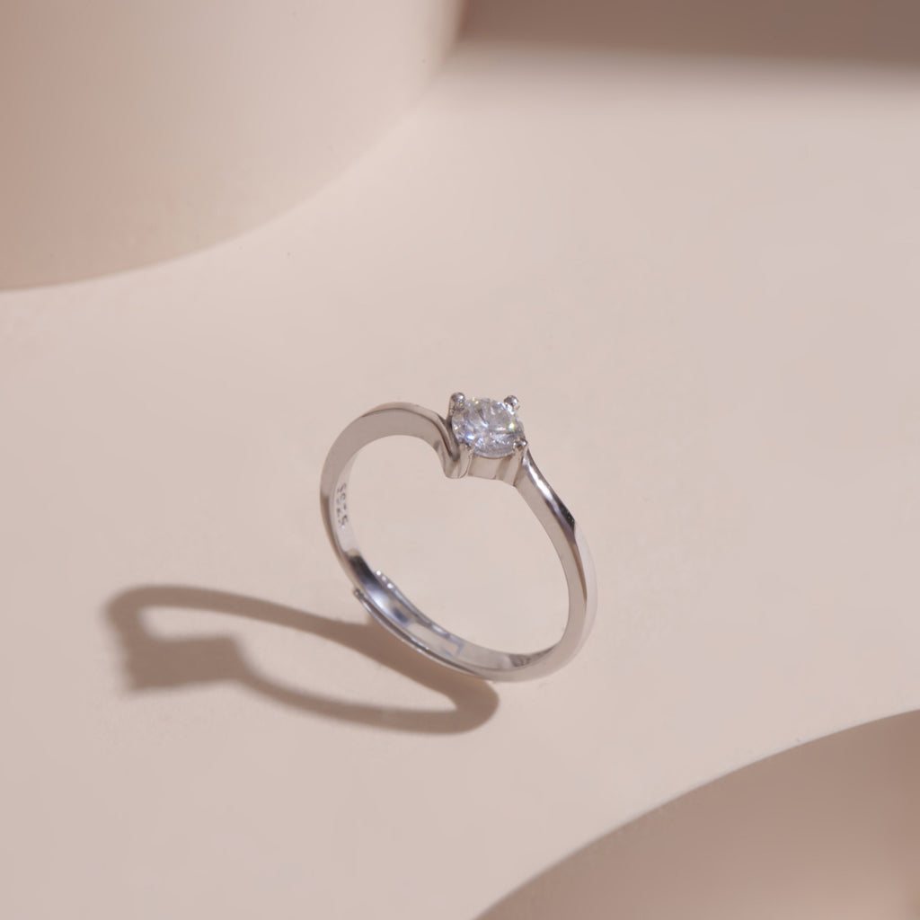 ELVORIA 4.5mm Moissanite Ring GRA ELVDA91 – Platinum Plated 925 Sterling Silver (Adjustable)