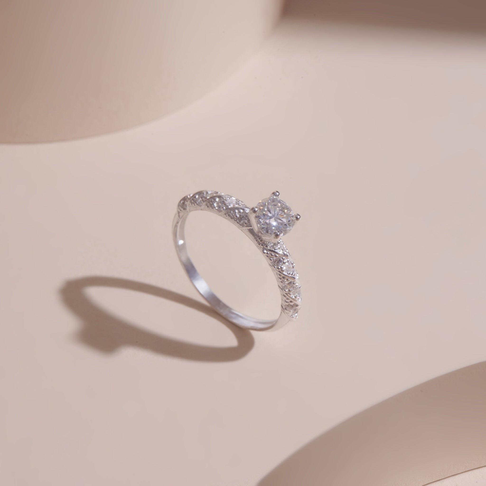 ELVORIA 5mm Moissanite Ring GRA ELVDA59 – Platinum Plated 925 Sterling Silver