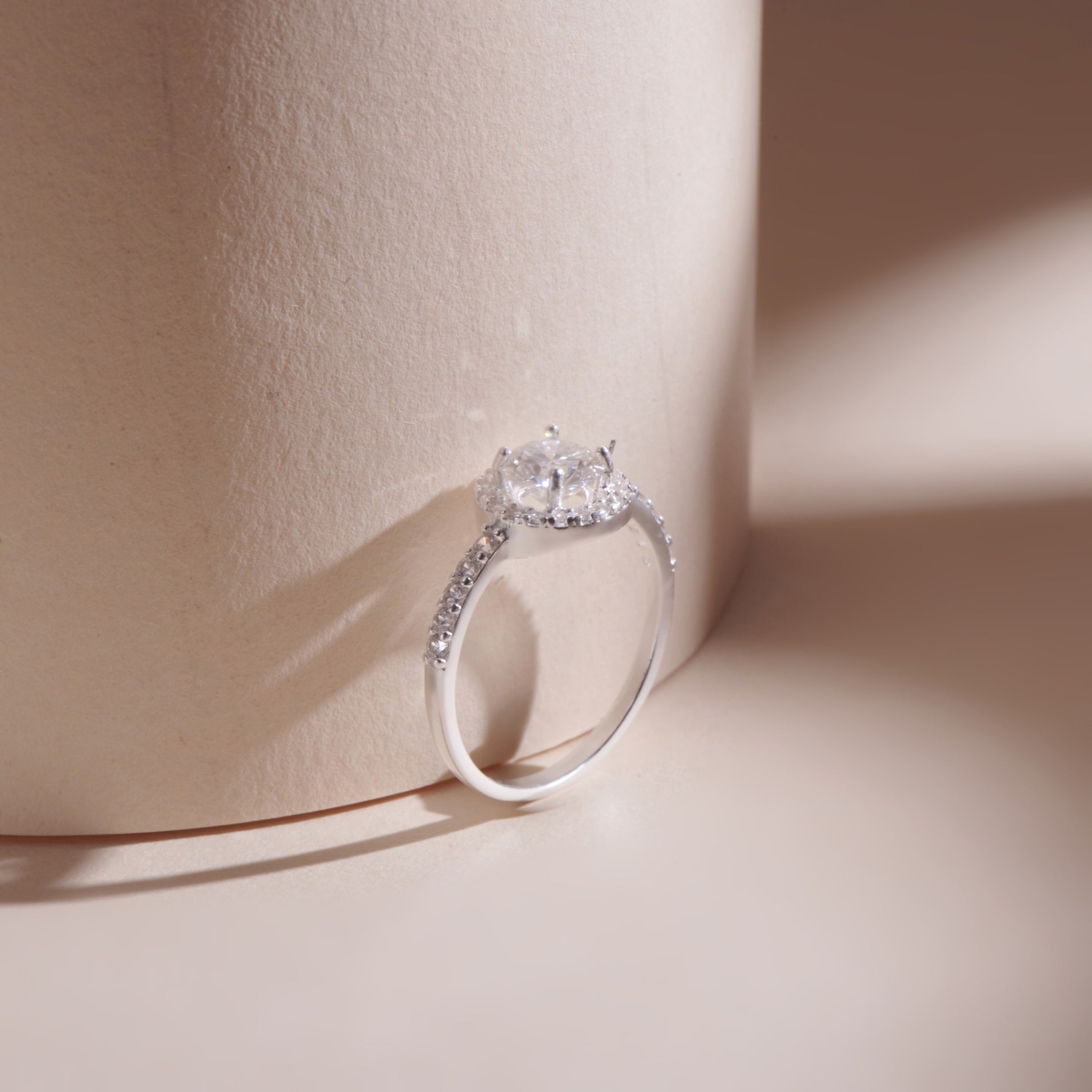 ELVORIA 5.5mm Moissanite Round Ring GRA ELVDA12 – Platinum Plated 925 Sterling Silver