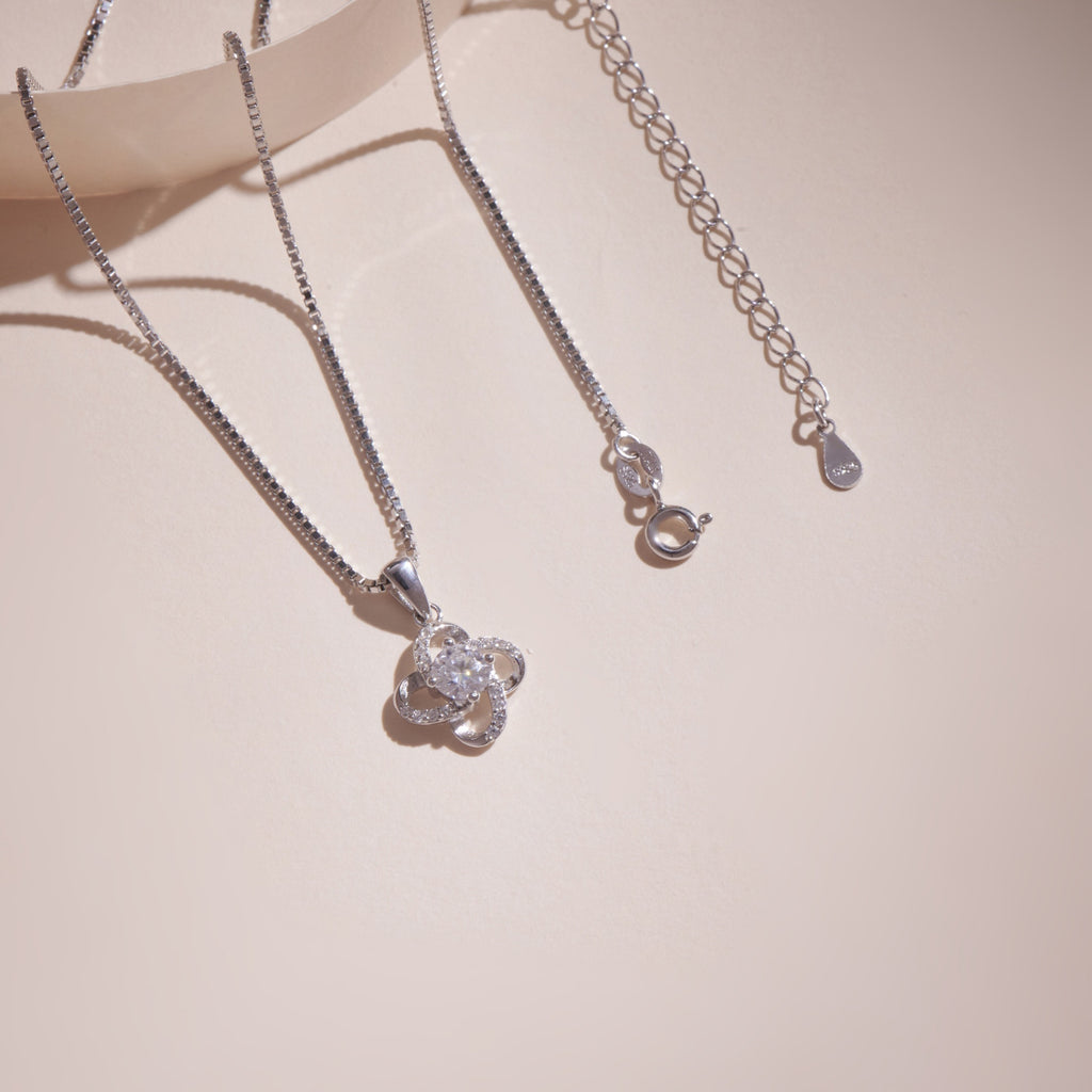 ELVORIA Moissanite Four Leaf Clover Necklace 5mm GRA – 925 Sterling Silver