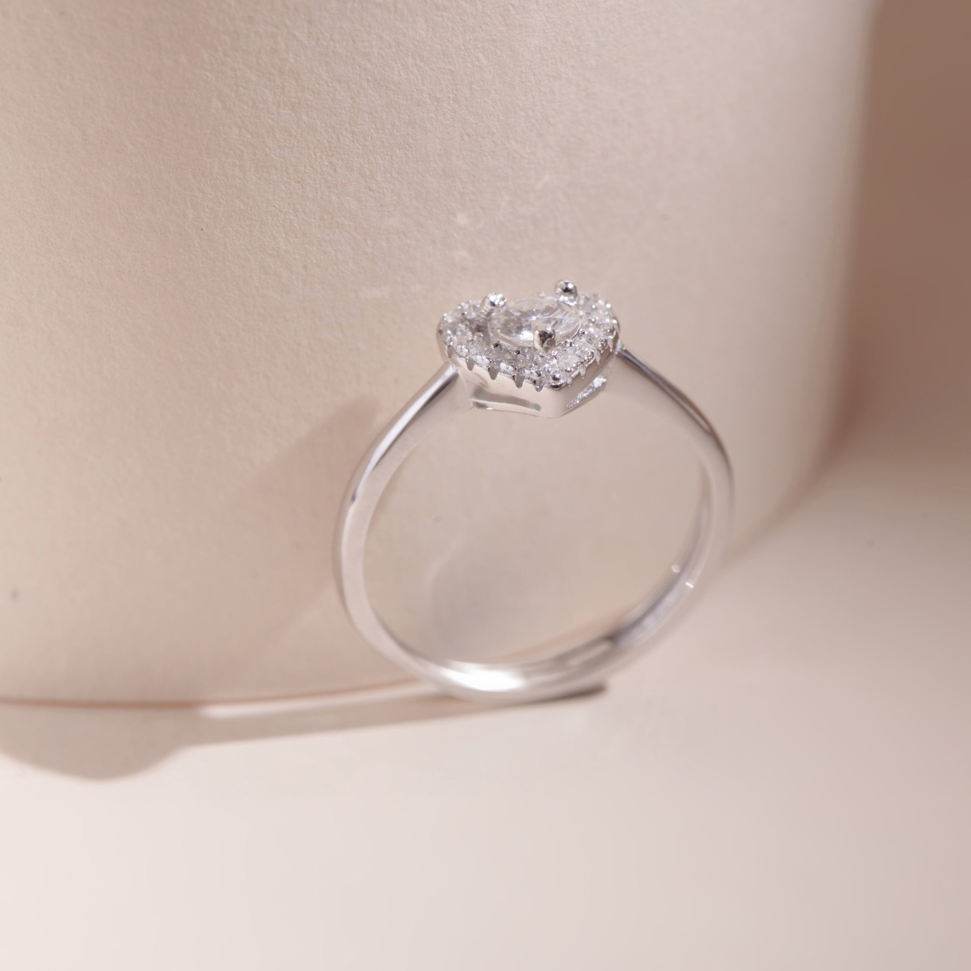 ELVORIA 4mm Moissanite Ring GRA ELVDA94 – Platinum Plated 925 Sterling Silver (Adjustable)