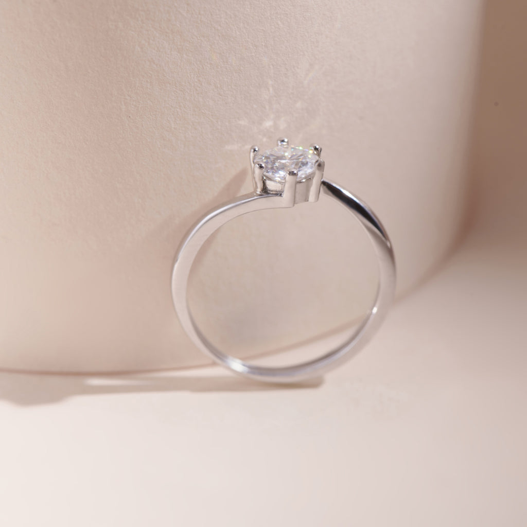 ELVORIA 5.5mm Moissanite Ring GRA ELVDA92 – Platinum Plated 925 Sterling Silver (Adjustable)