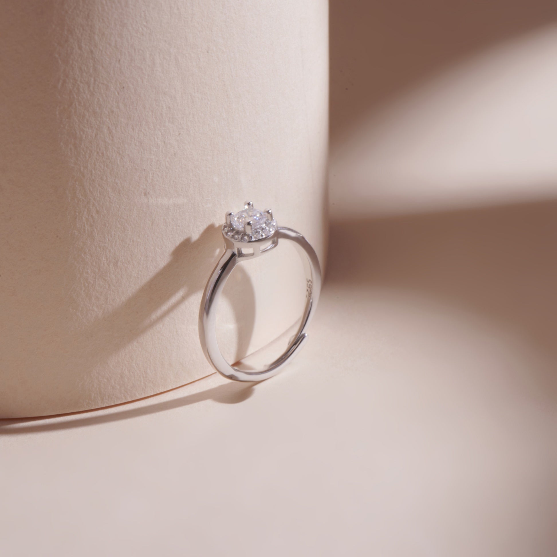 ELVORIA 5mm Moissanite Ring GRA ELVDA104 – Platinum Plated 925 Sterling Silver (Adjustable)