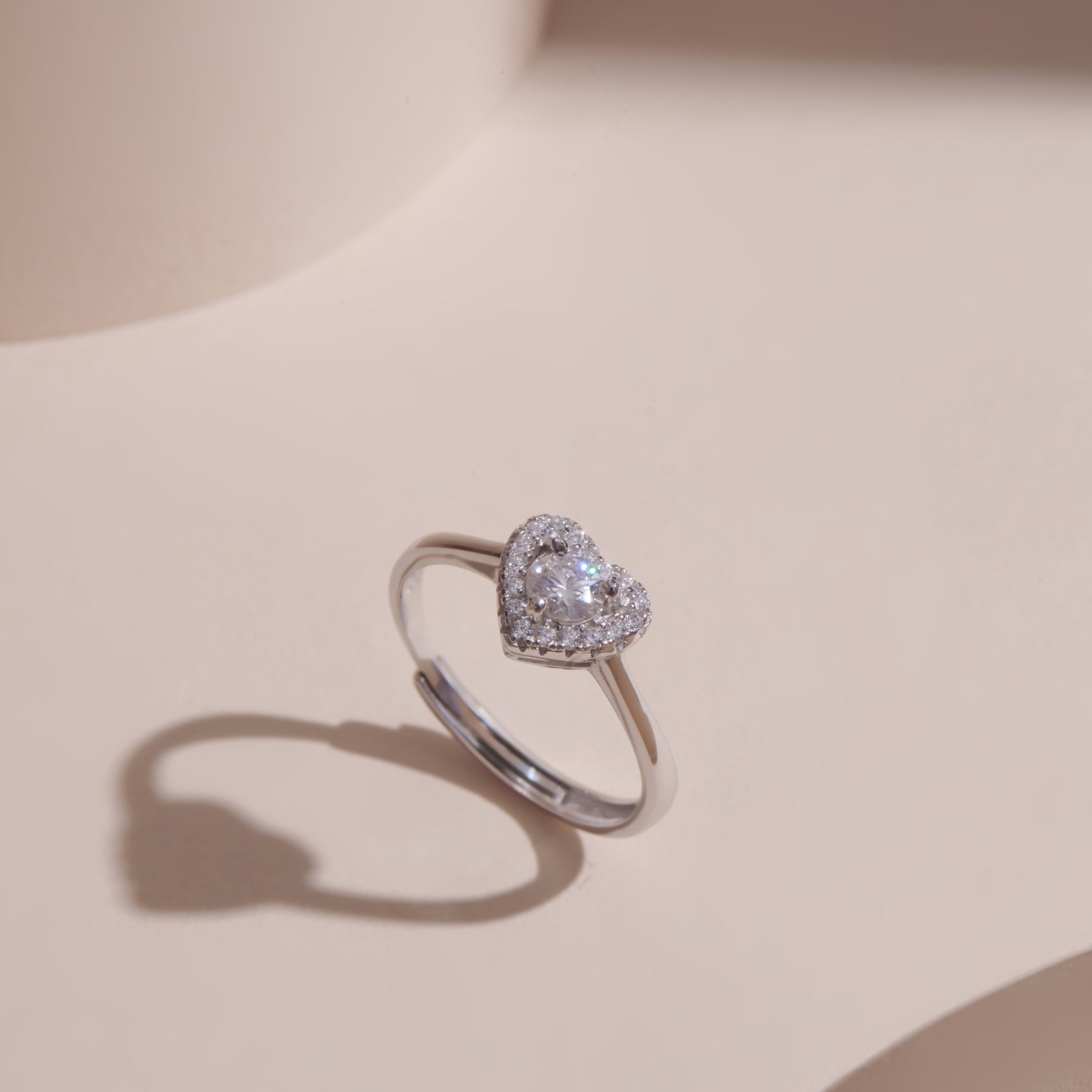 ELVORIA 4mm Moissanite Ring GRA ELVDA94 – Platinum Plated 925 Sterling Silver (Adjustable)