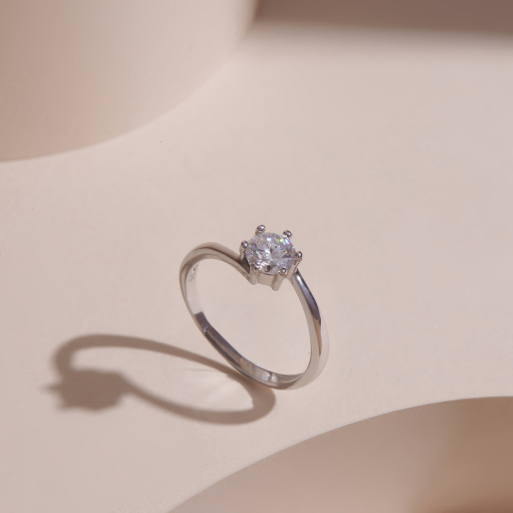 ELVORIA 5.5mm Moissanite Ring GRA ELVDA92 – Platinum Plated 925 Sterling Silver (Adjustable)