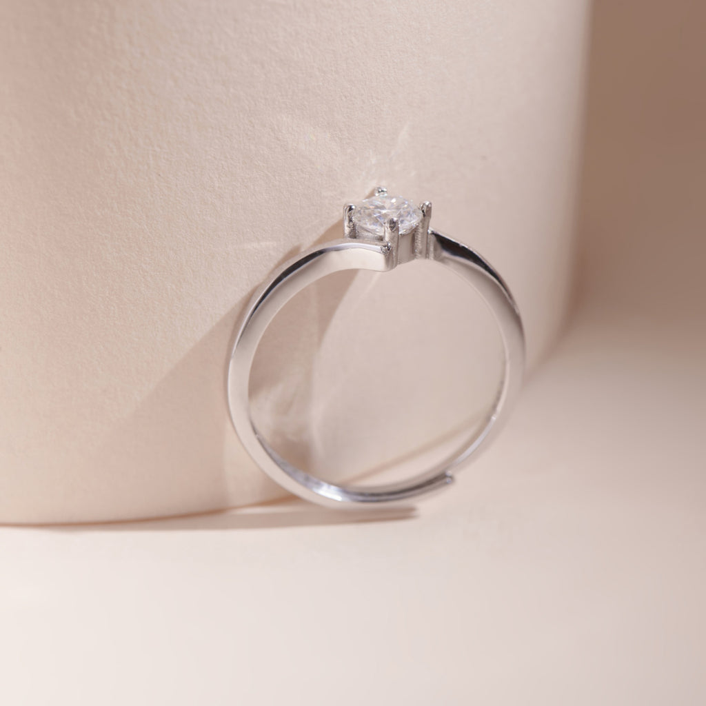 ELVORIA 4.5mm Moissanite Ring GRA ELVDA91 – Platinum Plated 925 Sterling Silver (Adjustable)