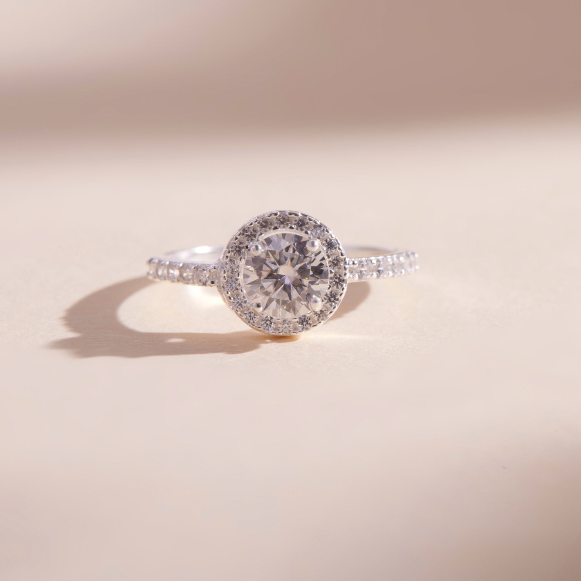 ELVORIA 5.5mm Moissanite Round Ring GRA ELVDA12 – Platinum Plated 925 Sterling Silver