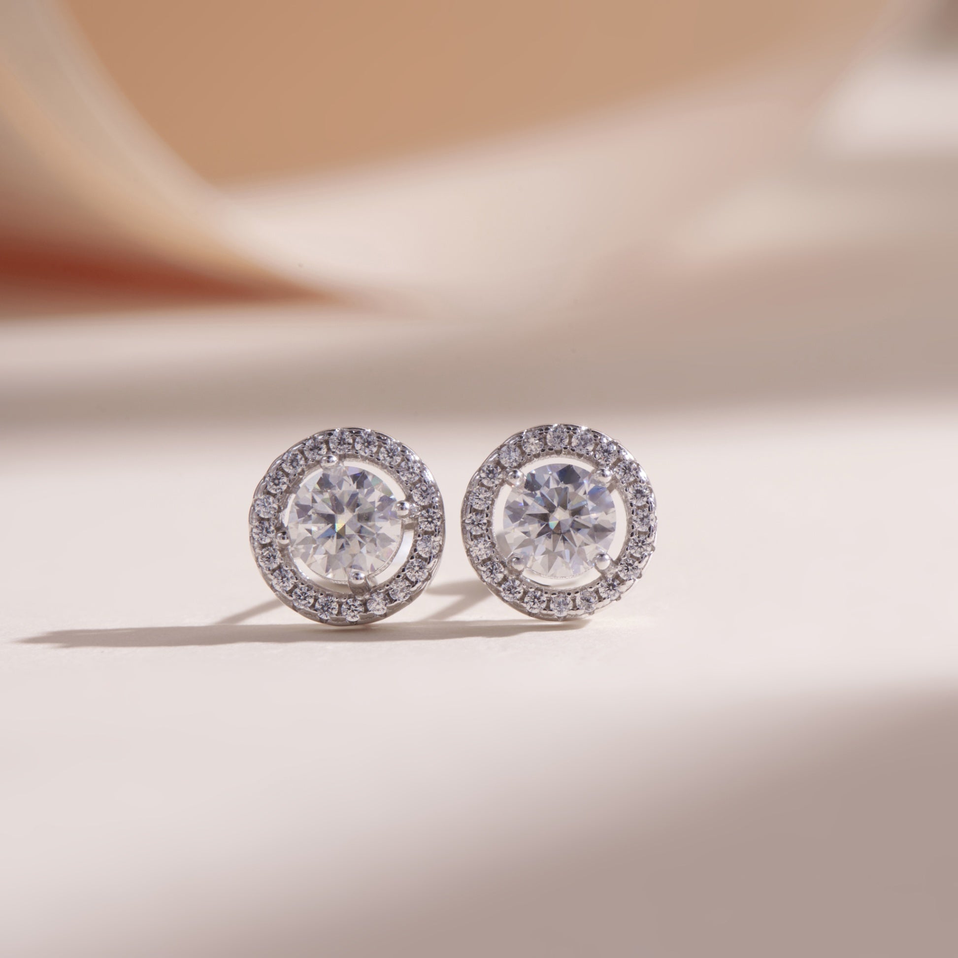 ELVORIA Moissanite Stud Earrings 5mm – Platinum Plated 925 Sterling Silver (GRA Certified)