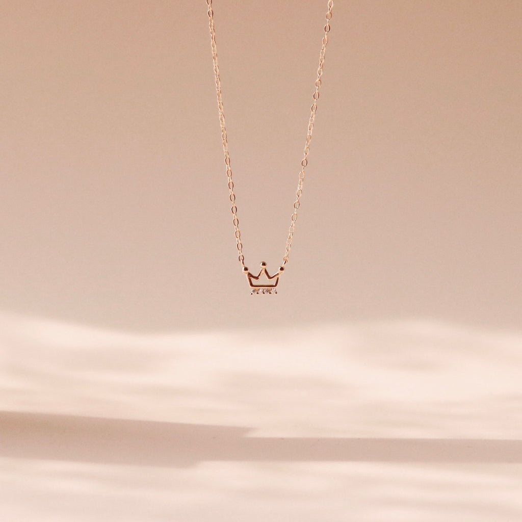ELVORIA 18K Gold Plated Crown Necklace – 925 Sterling Silver
