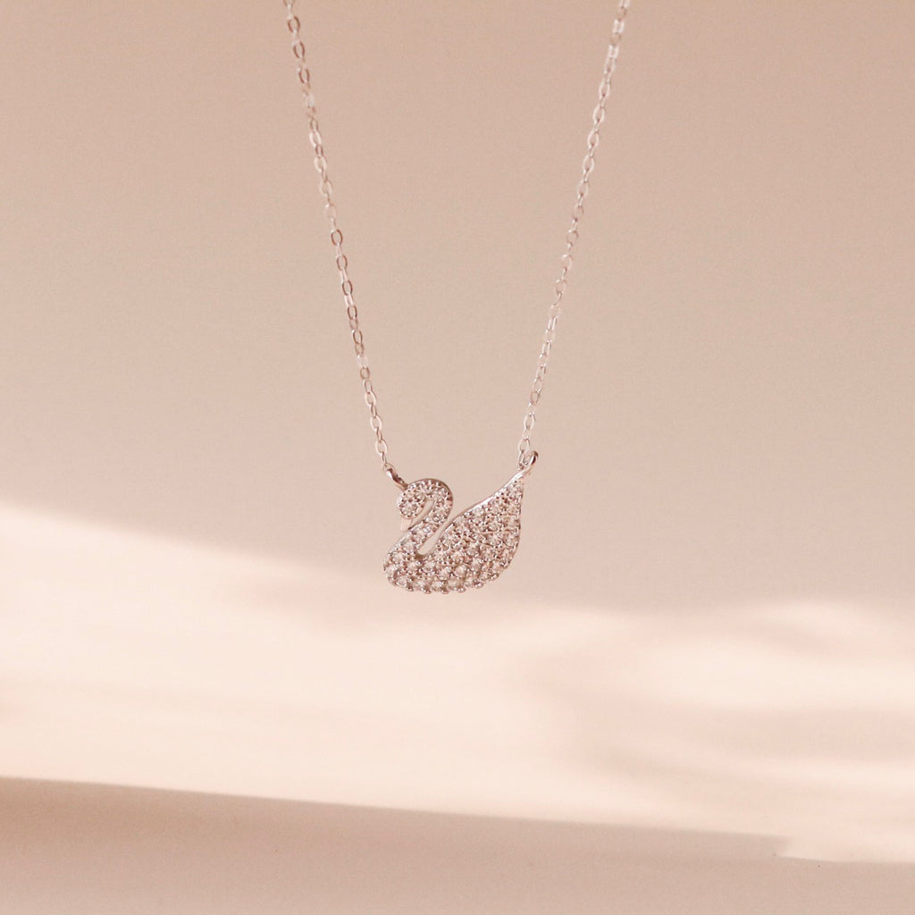 ELVORIA Swan Necklace – Platinum Plated 925 Sterling Silver