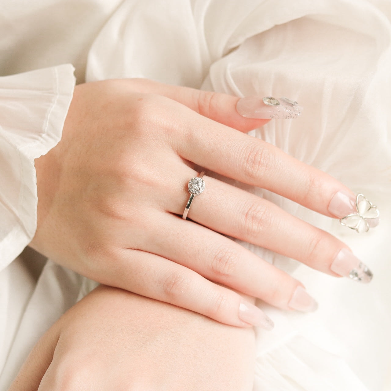 ELVORIA 5mm Moissanite Ring GRA ELVDA104 – Platinum Plated 925 Sterling Silver (Adjustable)