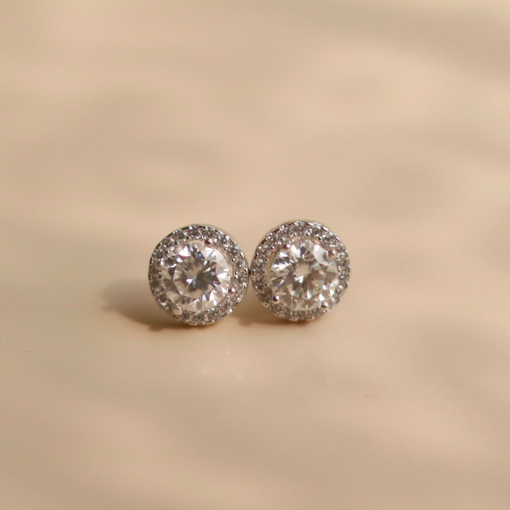 ELVORIA Round Moissanite Stud Earrings 6mm – Platinum Plated 925 Sterling Silver (GRA Certified)